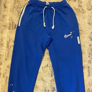 Nike Standard Issue Paint Splatter Jogger Sweatpants